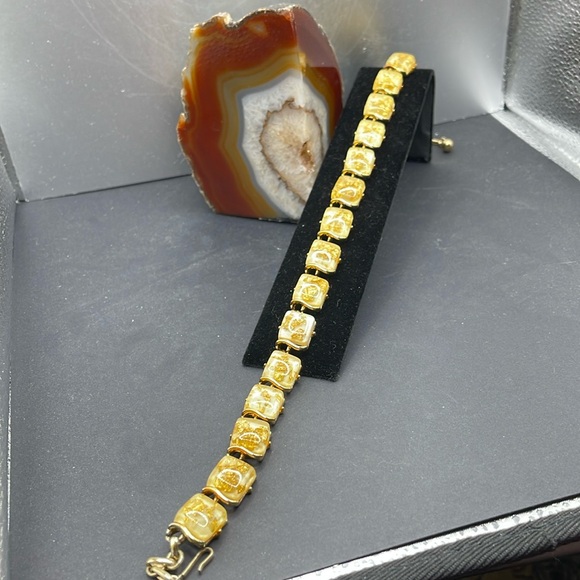9.16.24_2 Whowza👀👀Vintage Coro Gold Confetti Lucite Necklace